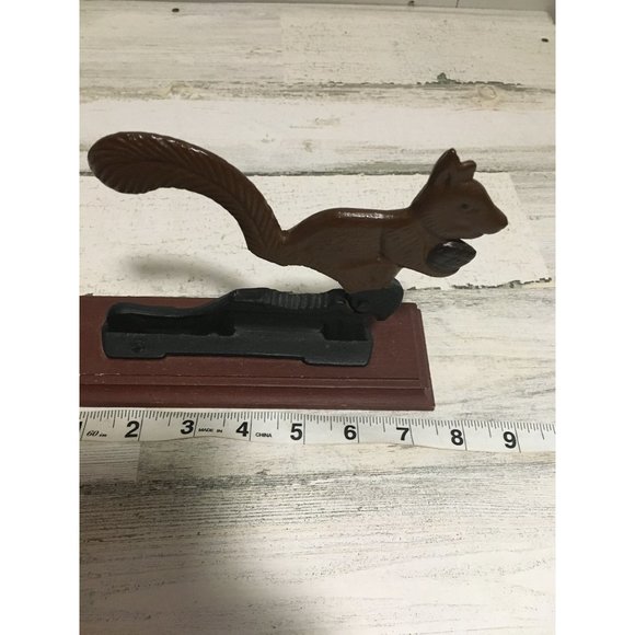 Wood & cast iron squirrel nut cracker vintage - Picture 4 of 5